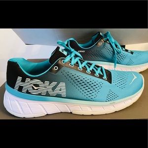 HOKA One One Pro Fly. Size 11. Excellent condition. worn one time. no flaws